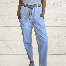 Cargar imagen en el visor de la galería, Pantalón Jogger Italiano dos bolsillos desflecados, color Blanco
