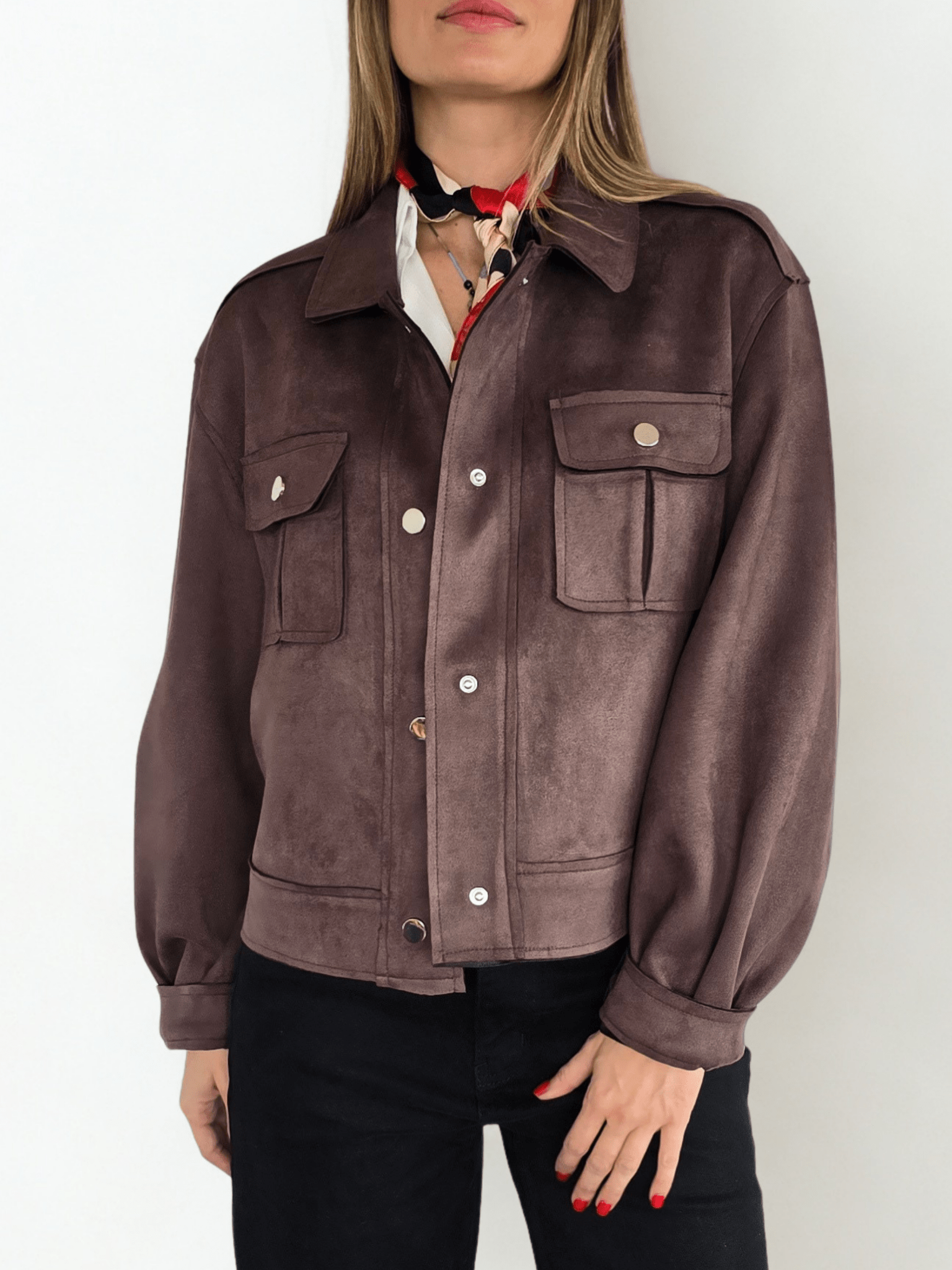 Chaqueta tipo Gamuza, color Chocolate