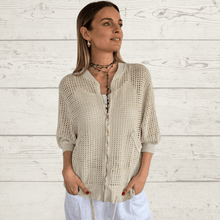 Cargar imagen en el visor de la galería, Chaqueta Bomber Italiana crochet, color Beige
