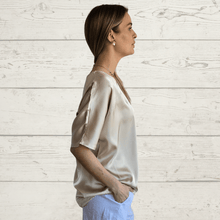 Cargar imagen en el visor de la galería, Blusa con botones en la espalda, color Beige
