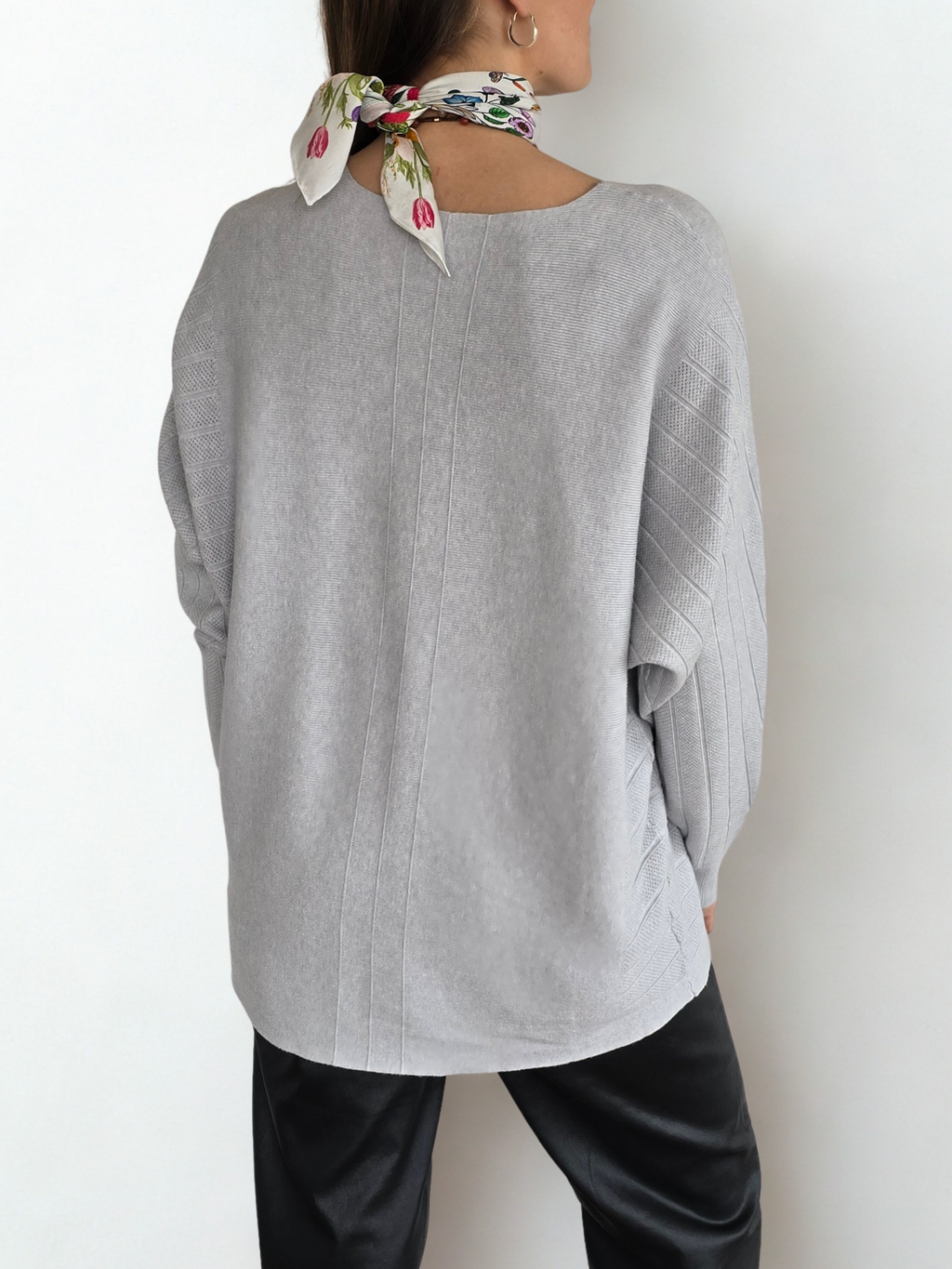Sweater Murciélago, color Gris