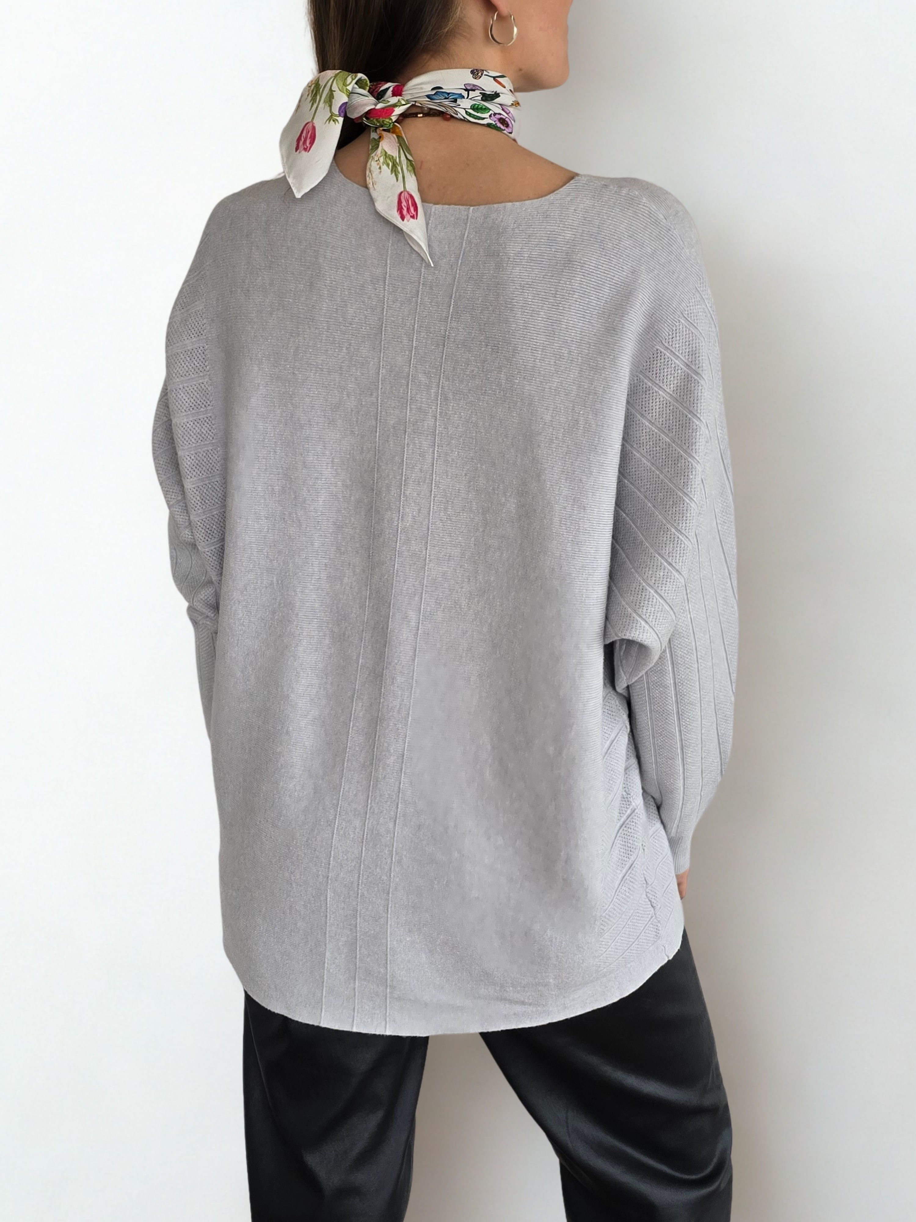 Sweater Murciélago, color Gris