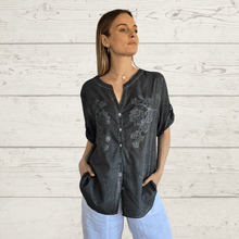 Cargar imagen en el visor de la galería, Blusa Bordada Teñida, color Gris
