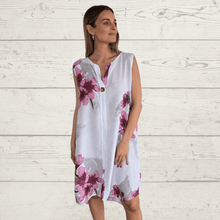 Cargar imagen en el visor de la galería, Vestido Italiano un botón, fondo Blanco
