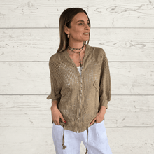 Cargar imagen en el visor de la galería, Chaqueta Bomber Italiana crochet, color Camel
