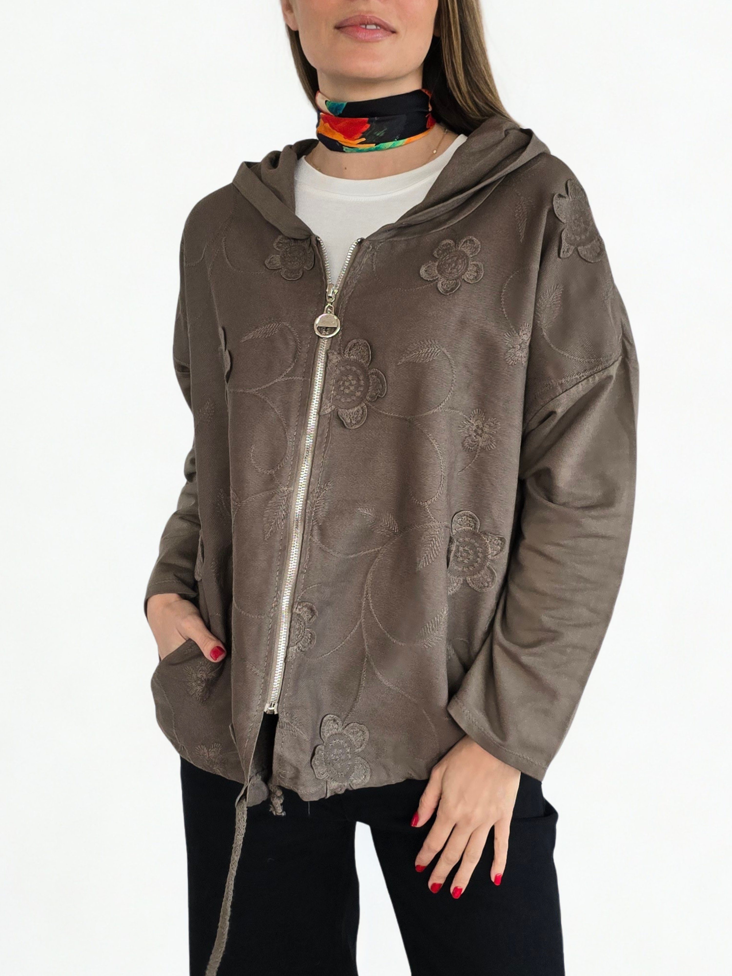 Chaqueta Italiana Bordad, color Chocolate