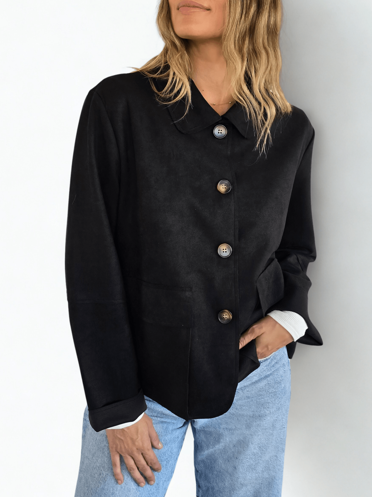 Chaqueta corta tipo Gamuza, color Negro