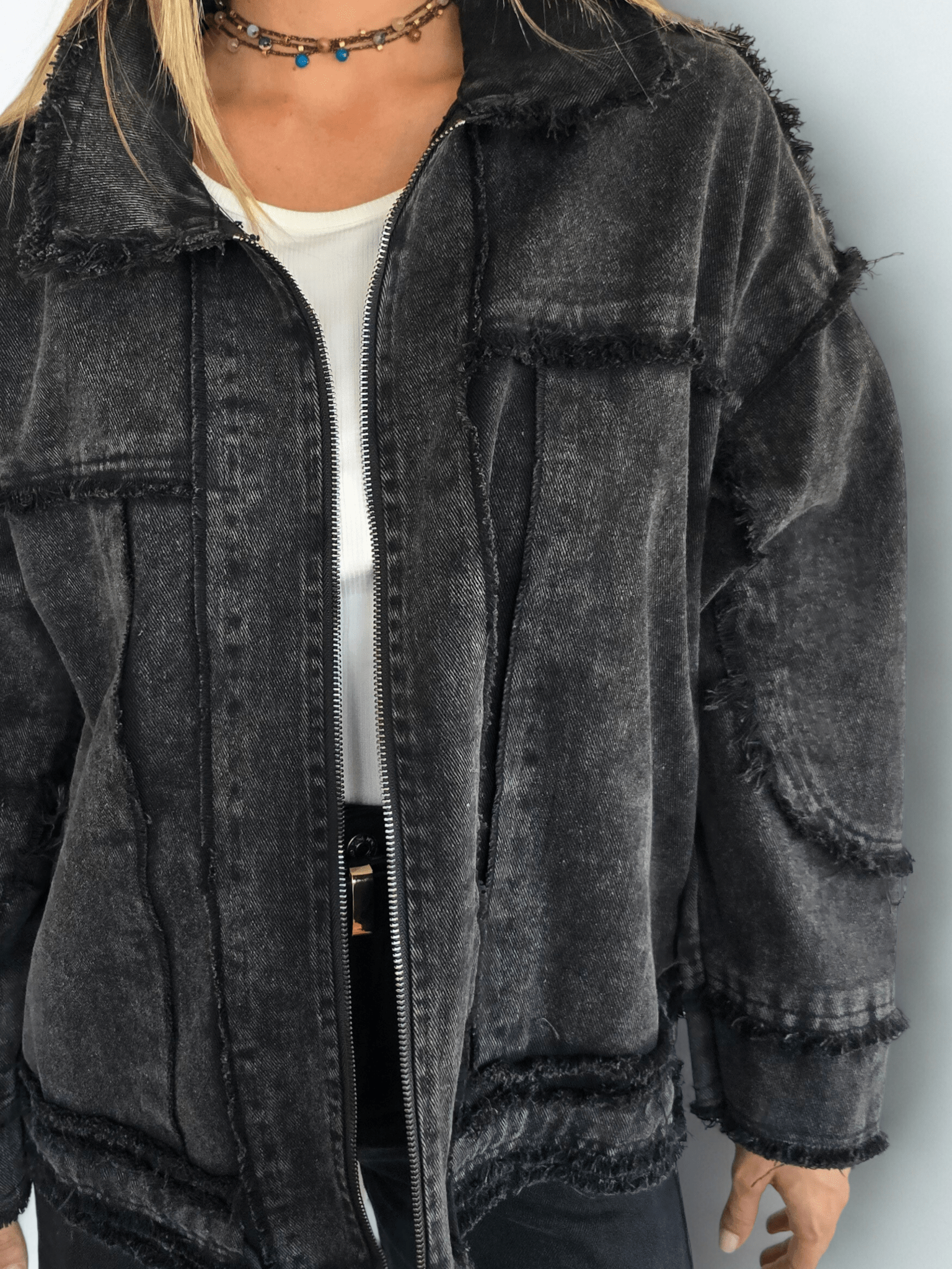 Chaqueta Italiana de Jeans desflecado, color Negro