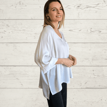 Cargar imagen en el visor de la galería, Blusa ancha escote en V, color Blanco
