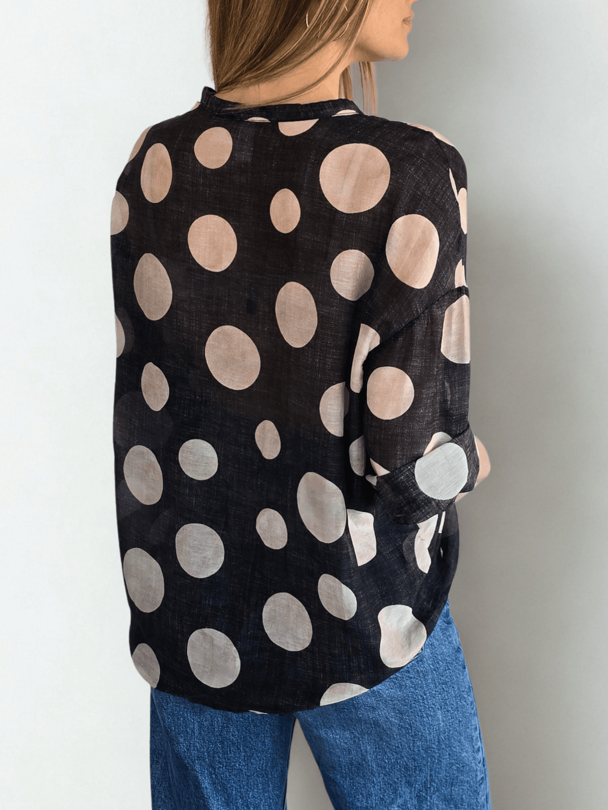 Blusa Italiana Lunares, fondo Negro