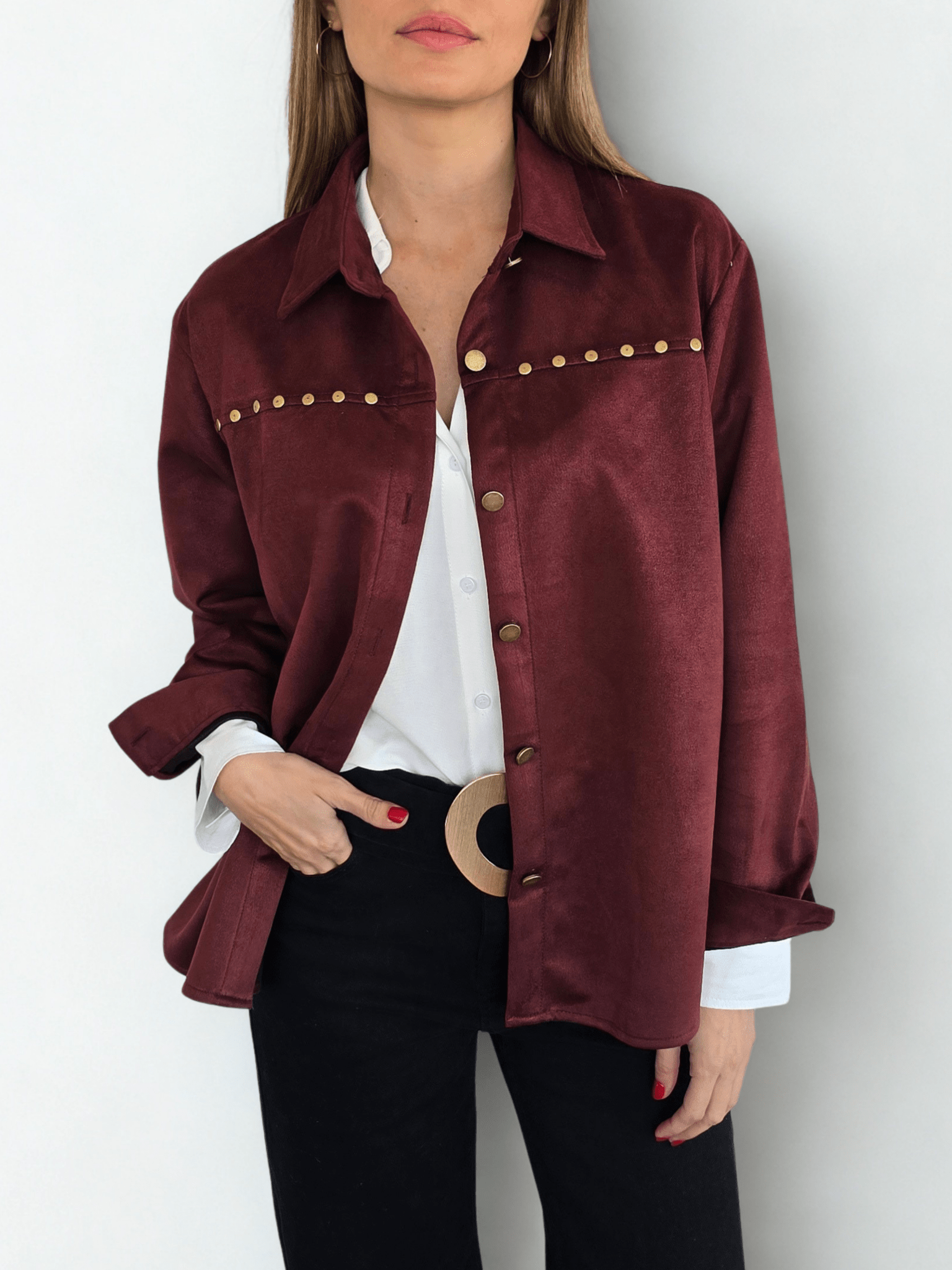 Chaqueta Tachas, color Guinda