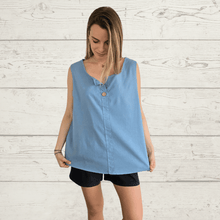 Cargar imagen en el visor de la galería, Blusa Italiana un botón, color celeste jeans
