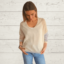 Cargar imagen en el visor de la galería, Sweater tres colores, fondo Blanco  Invierno
