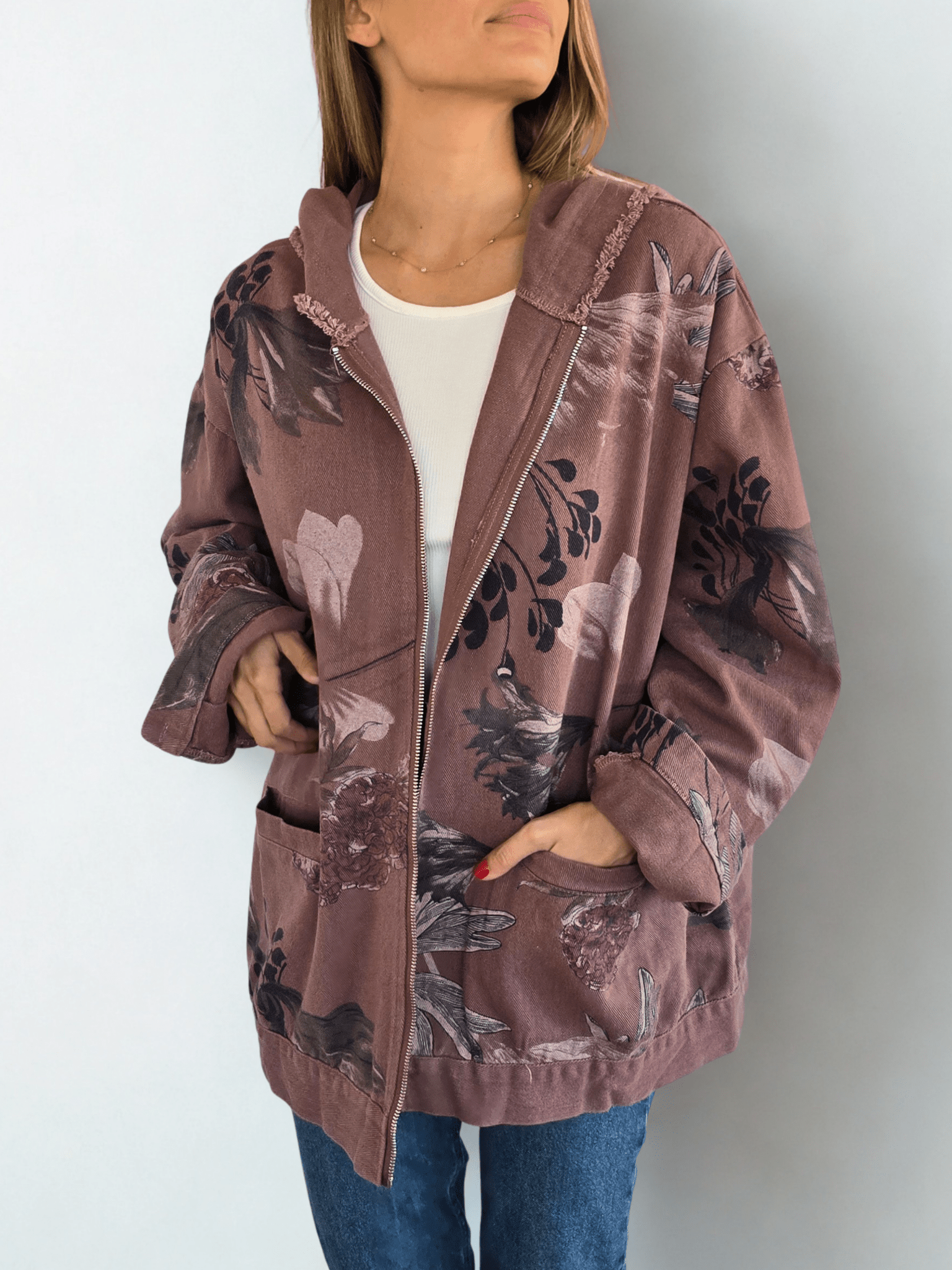 Chaqueta de Jeans Estampada, fondo Burdeo