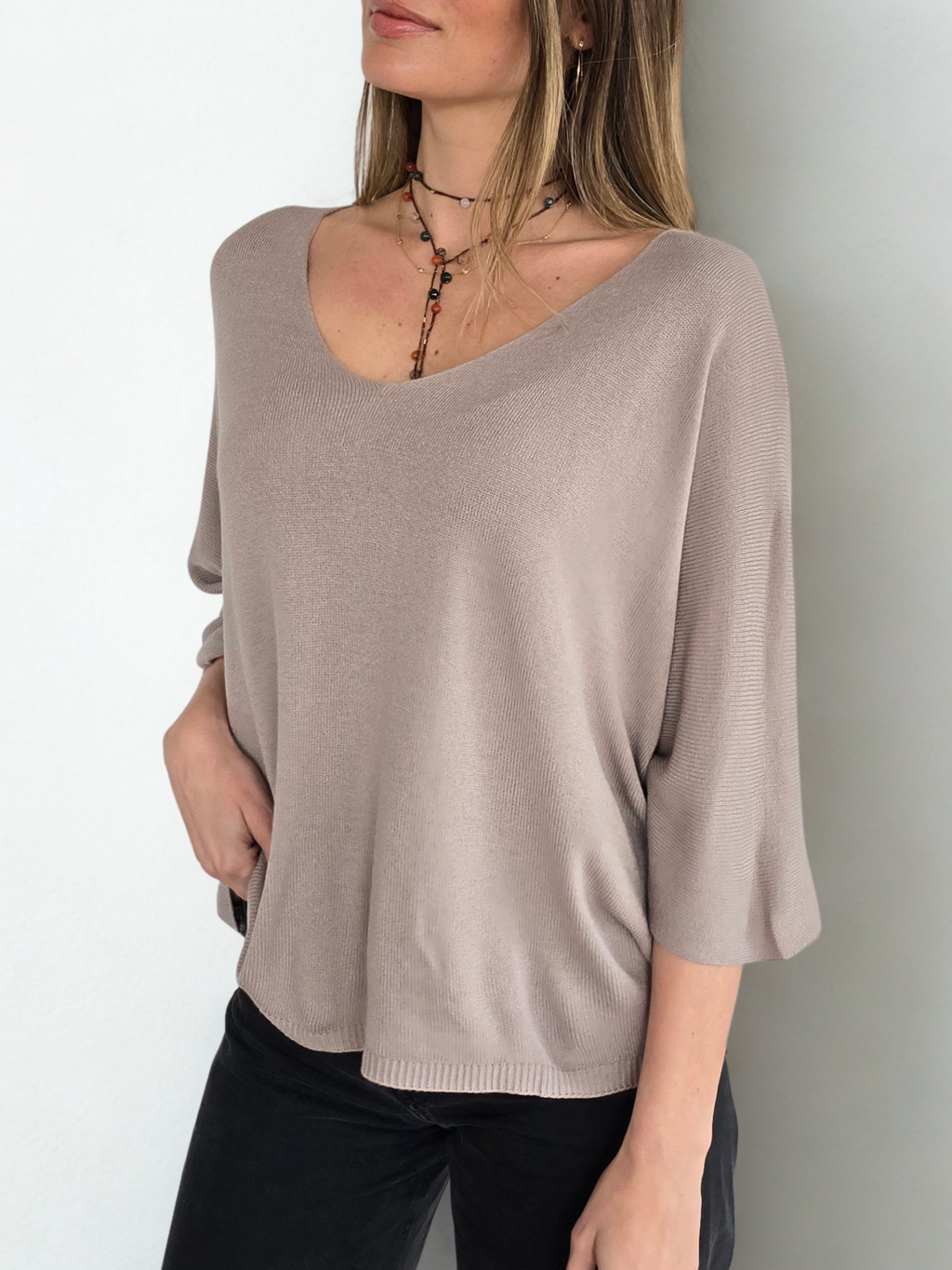 Sweater Italiano Escote en V, color Taupe