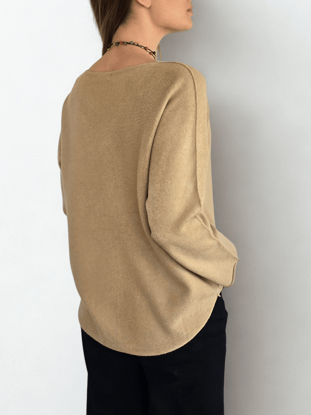 Sweater Italiano escote en V, color Camel