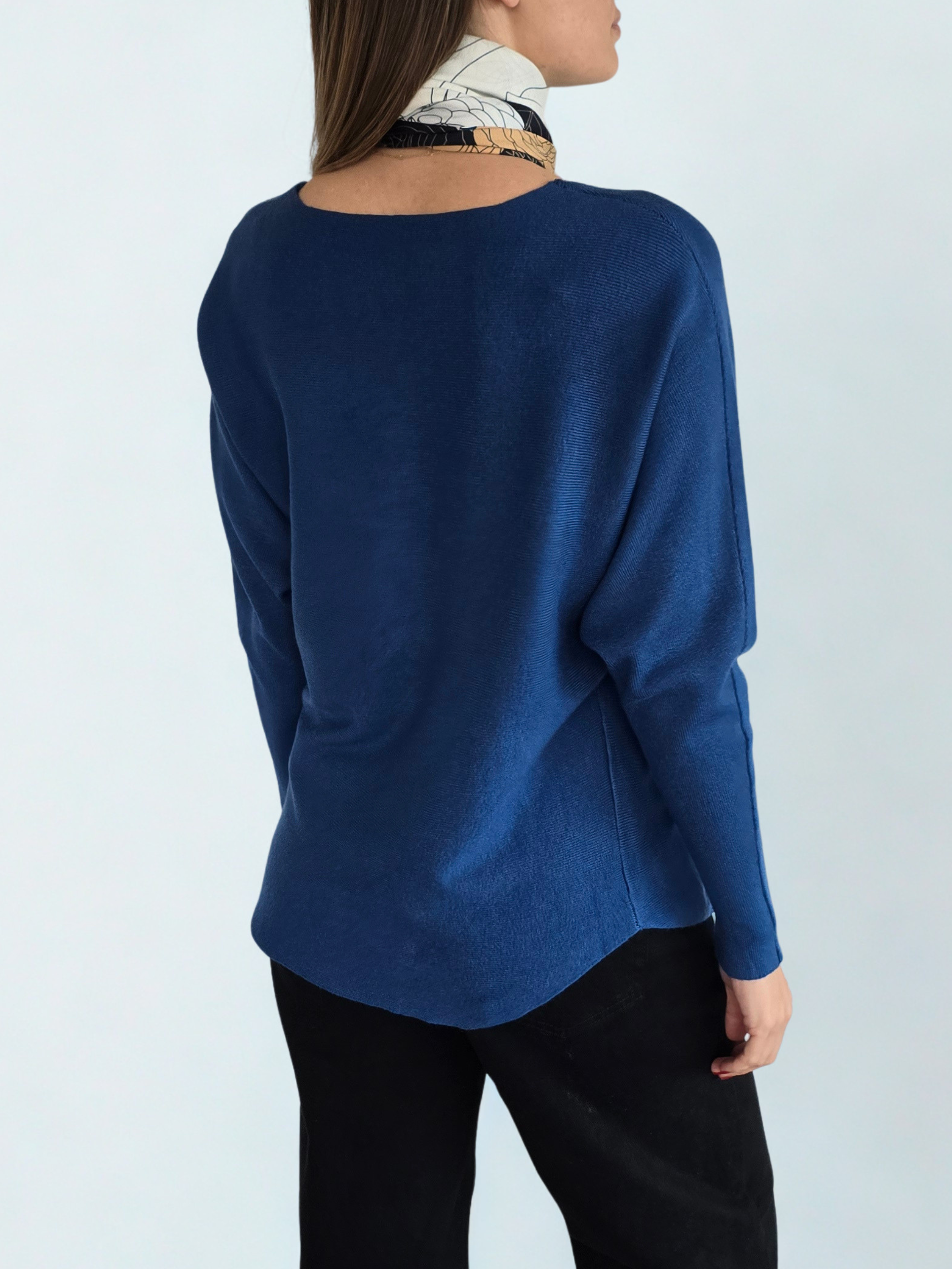 Sweater Murciélago, color Azul