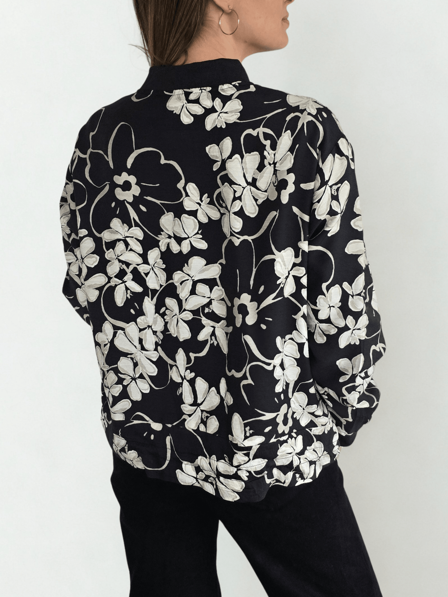 Chaqueta Bomber estampada, fondo Negro