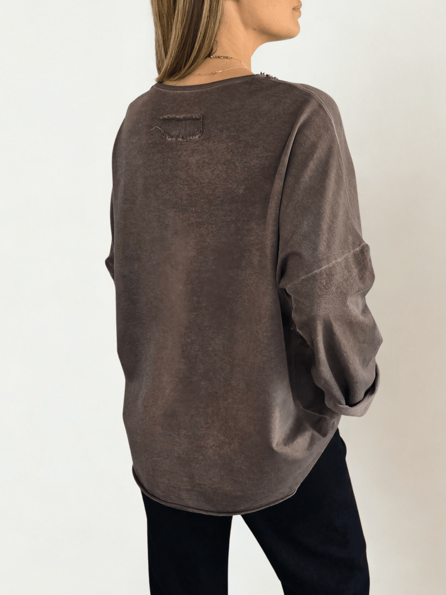 Sweater Polerón Teñido con desflecado, color Chocolate