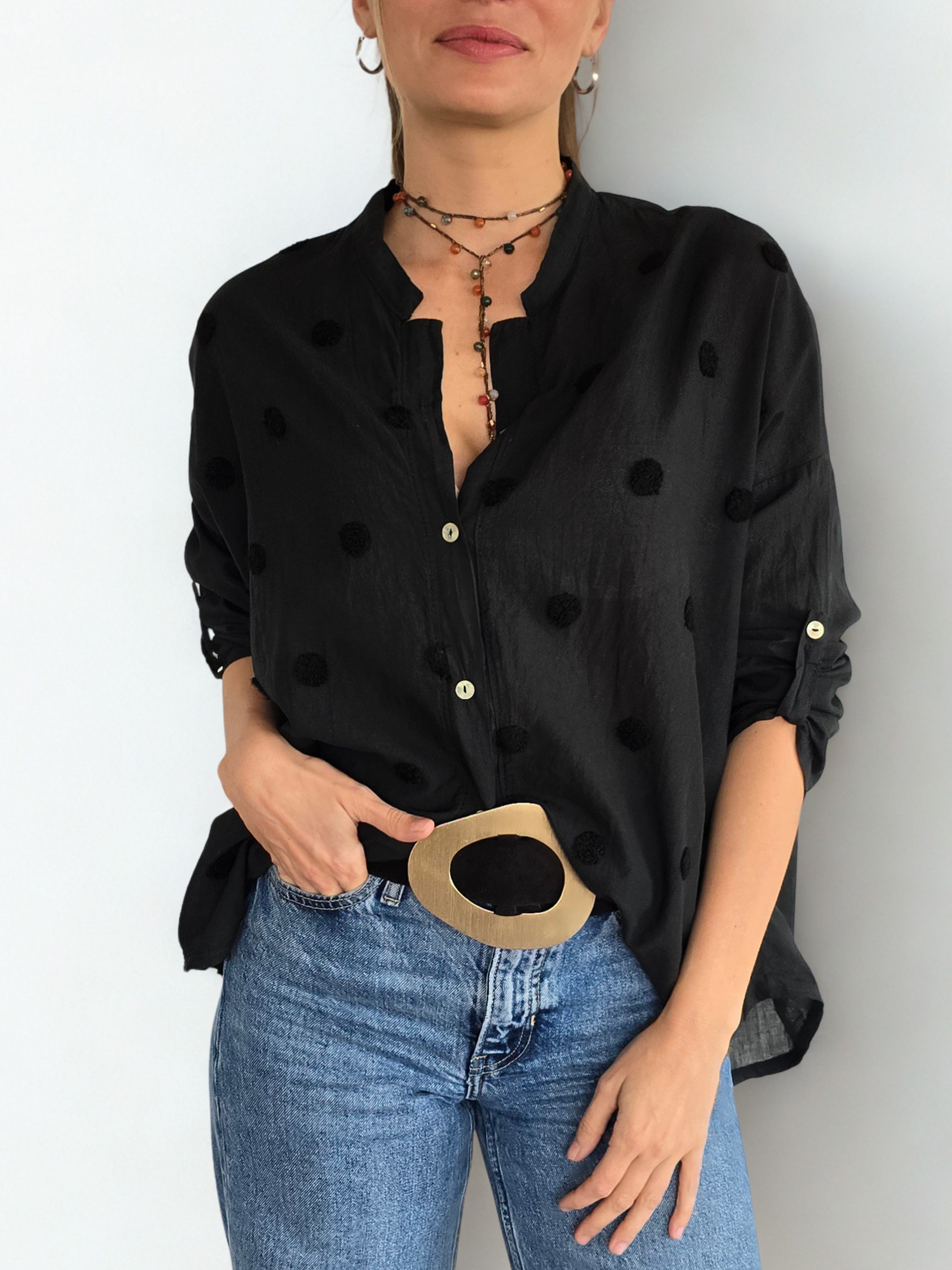 Blusa Italiana Bordado Circulos, color Negro