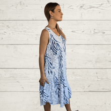 Cargar imagen en el visor de la galería, Vestido Italiano Sicilia, Estampado, fondo Blanco
