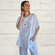Cargar imagen en el visor de la galería, Blusa Italiana Bordada, color Blanco

