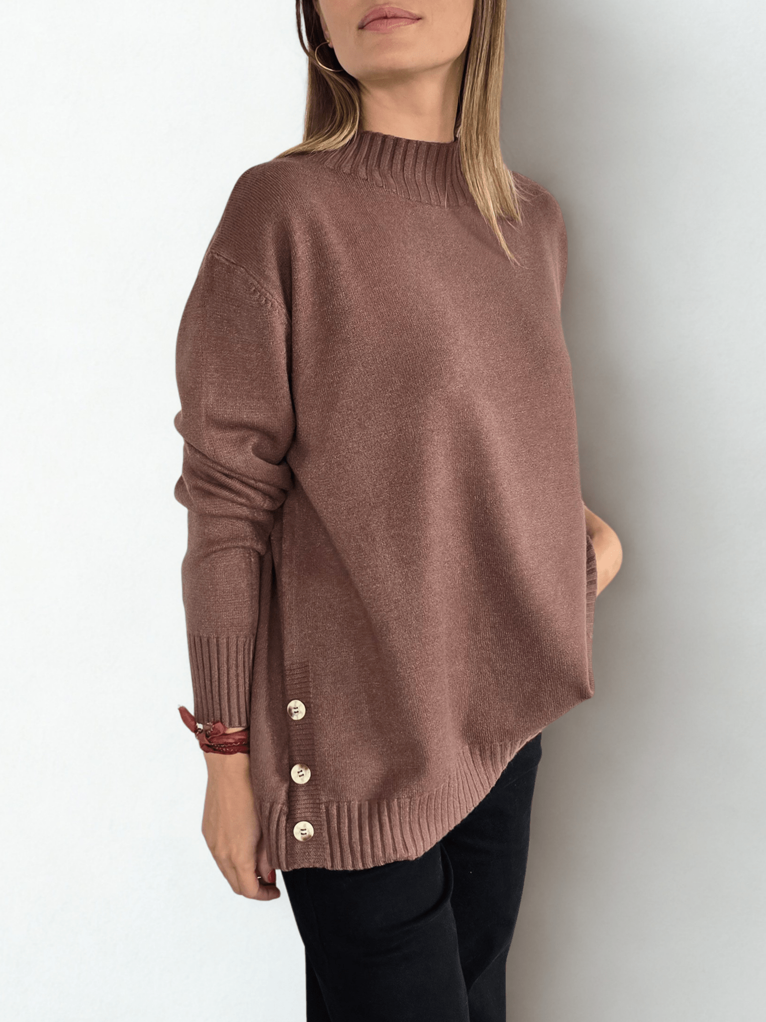 Sweater con Botones a los lados, color Chocolate