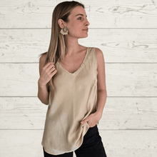 Cargar imagen en el visor de la galería, Blusa Italiana sin mangas, color Beige
