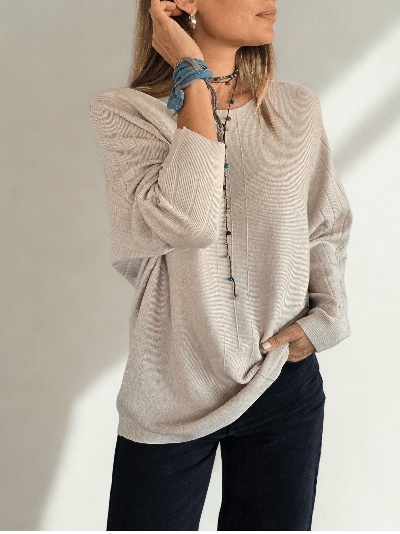 Sweater Murciélago, color Beige