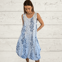 Cargar imagen en el visor de la galería, Vestido Italiano Sicilia, Estampado, fondo Blanco
