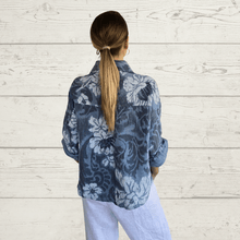 Cargar imagen en el visor de la galería, Blusa 100% Lino Italiano estampado, fondo Celeste
