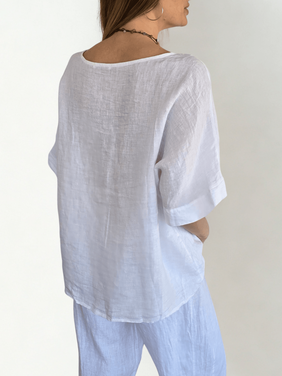 Blusa Italiana 100% Lino dos Bolsillos, color Blanco