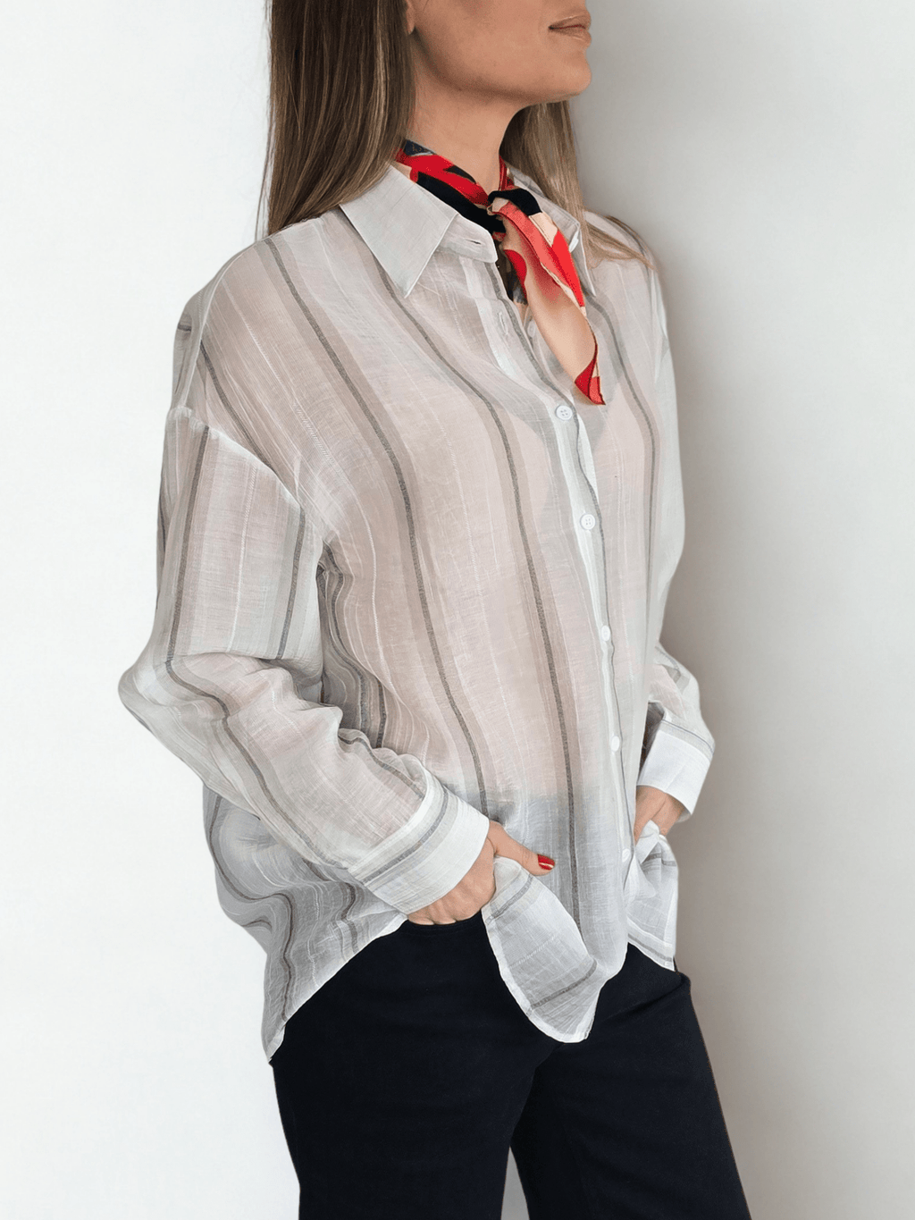 Blusa Rayada, color Blanco con Gris