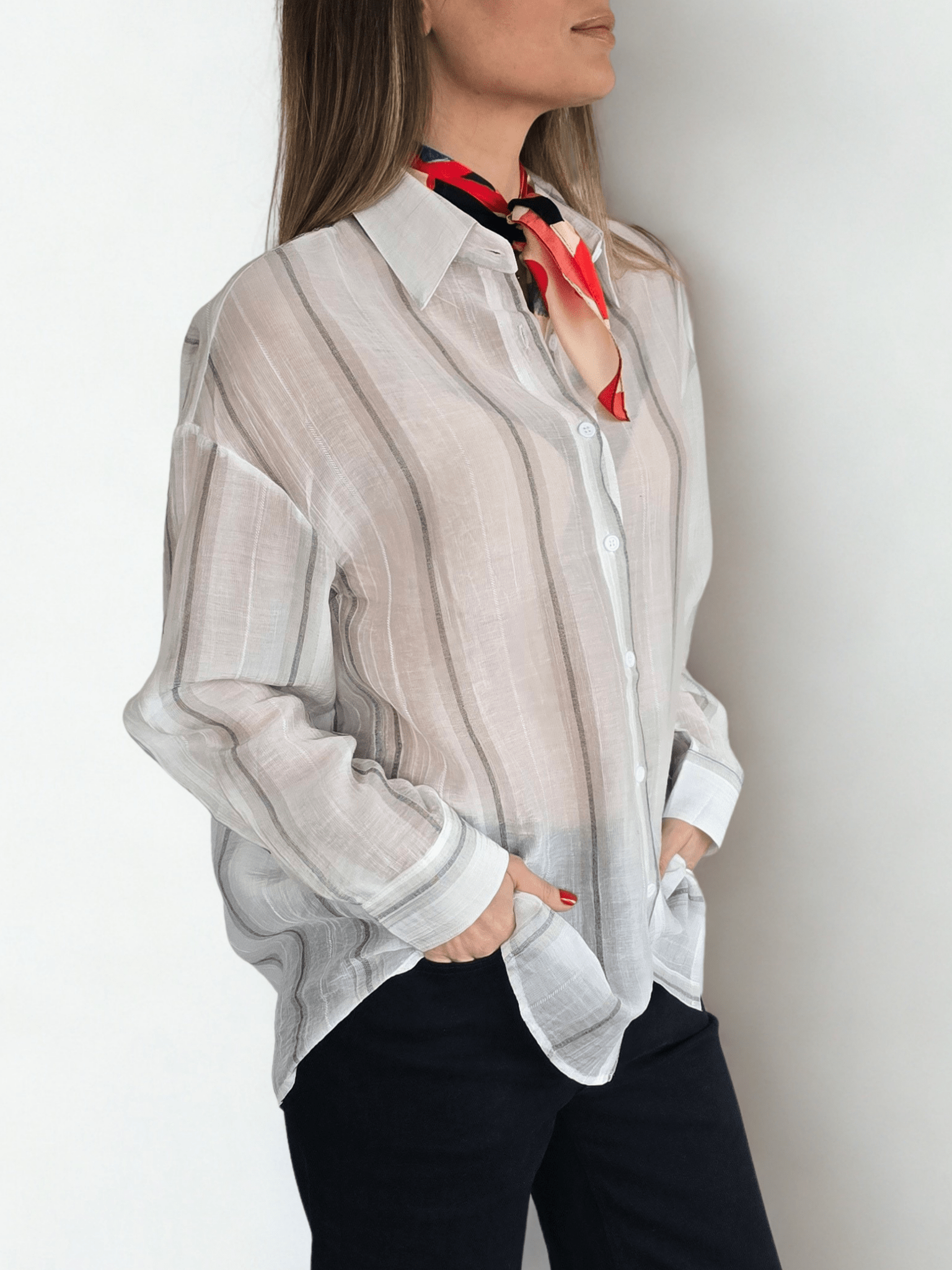 Blusa Rayada, color Blanco con Gris