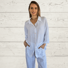 Cargar imagen en el visor de la galería, Blusa 100% Lino rayada, fondo Blanco
