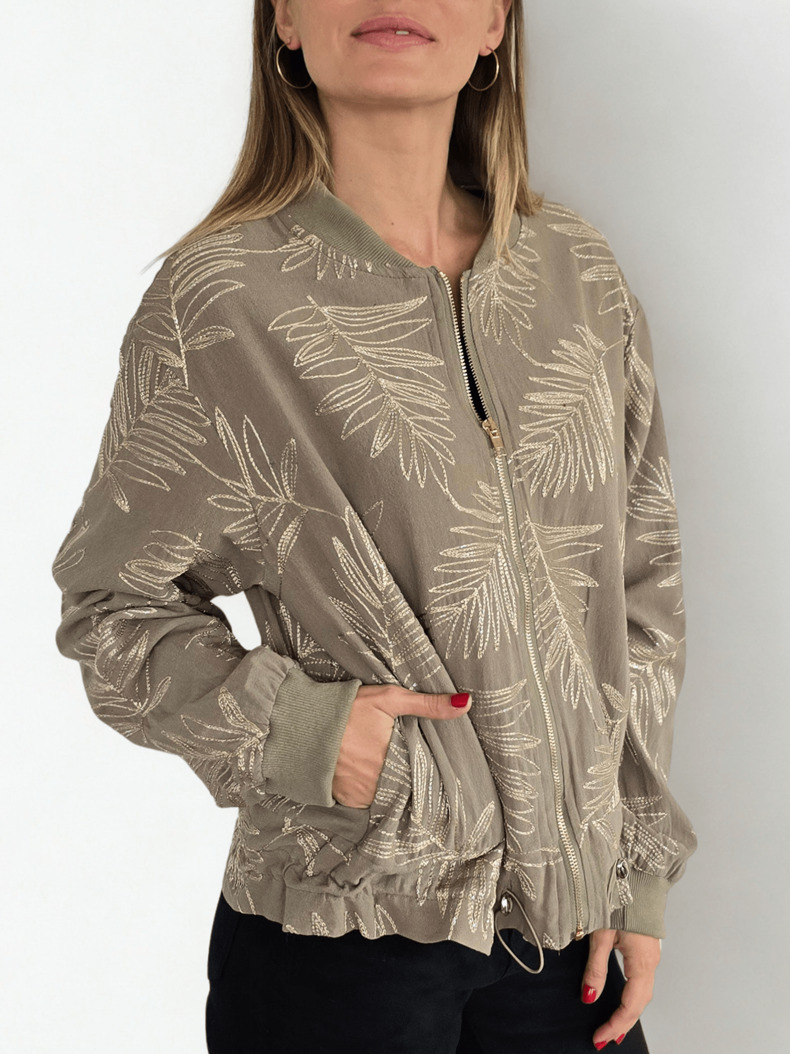 Chaqueta Bomber Bordada, color Verde