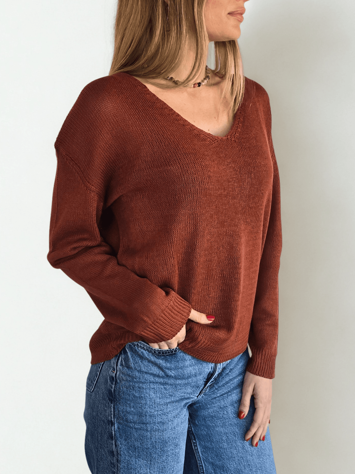Sweater Básico escote en V, color Terracota