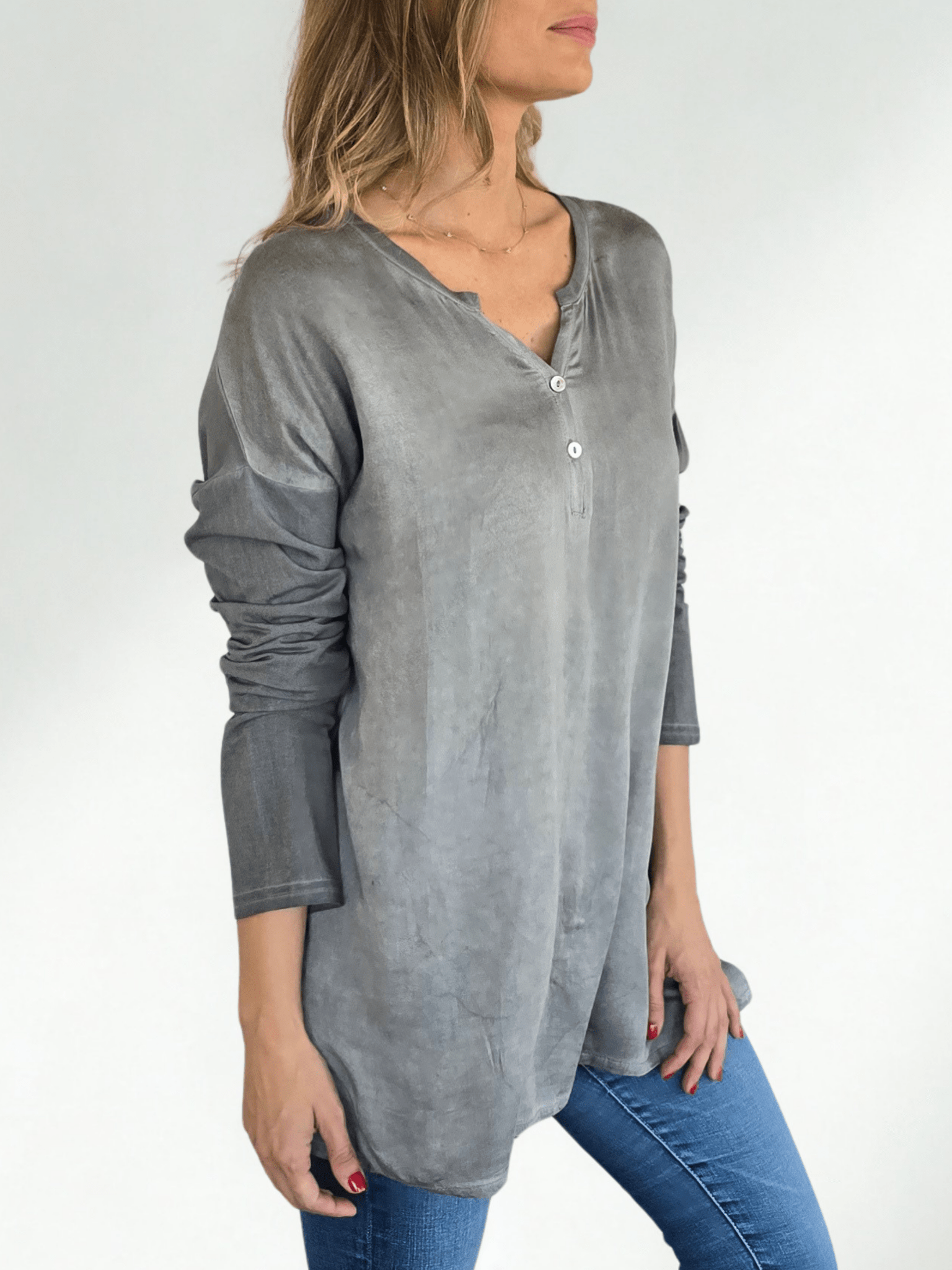 Blusa Tres Botoncitos, color Gris