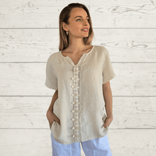Cargar imagen en el visor de la galería, Blusa 100% Lino Italiano Bordada, color Beige
