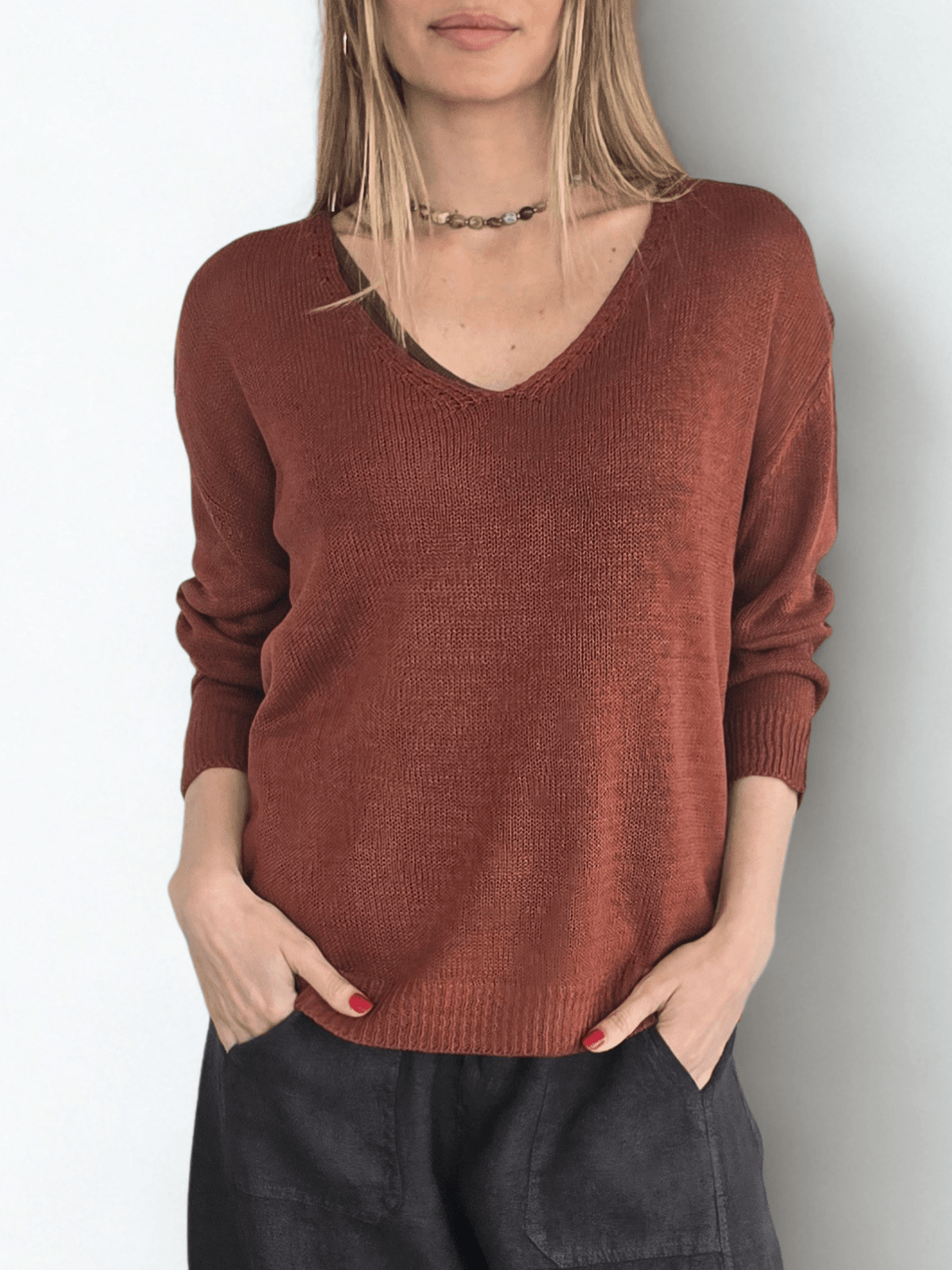 Sweater Básico escote en V, color Terracota