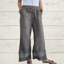 Cargar imagen en el visor de la galería, Pantalón 100% Lino Italiano basta bordada, color Taupe
