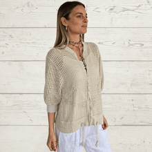 Cargar imagen en el visor de la galería, Chaqueta Bomber Italiana crochet, color Beige
