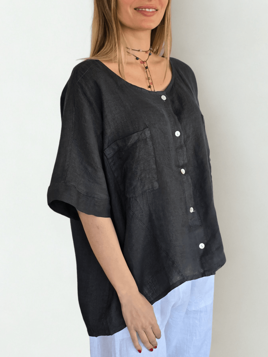 Blusa Italiana 100% Lino dos Bolsillos, color Gris