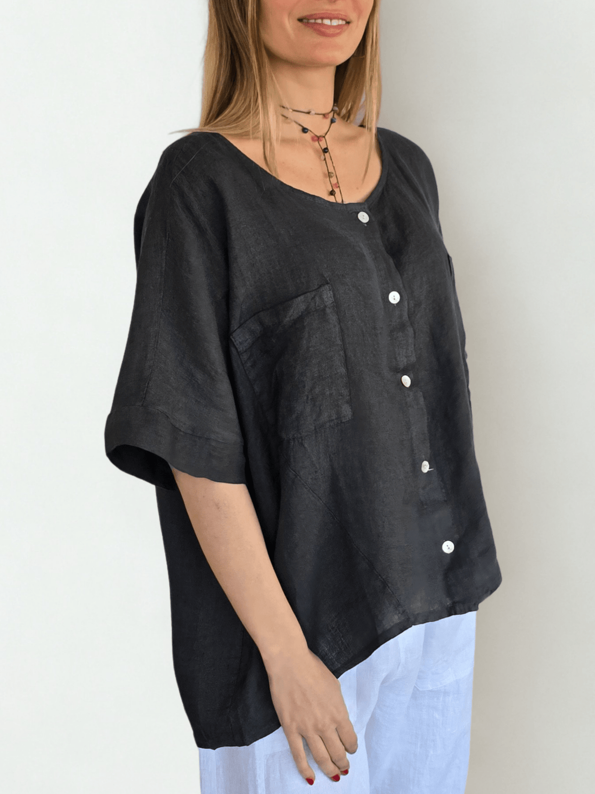 Blusa Italiana 100% Lino dos Bolsillos, color Gris