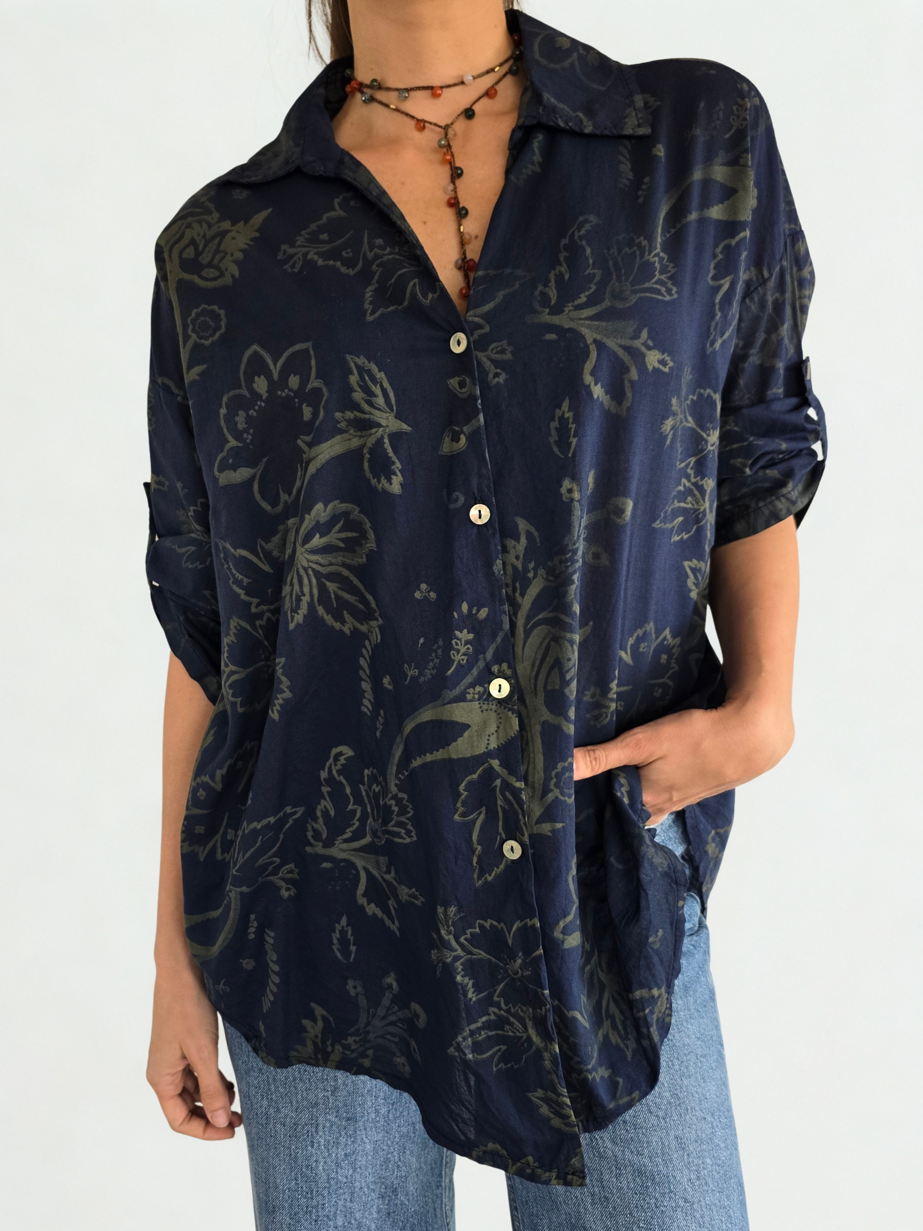 Blusa Italiana Estampada, fondo Azul Marino
