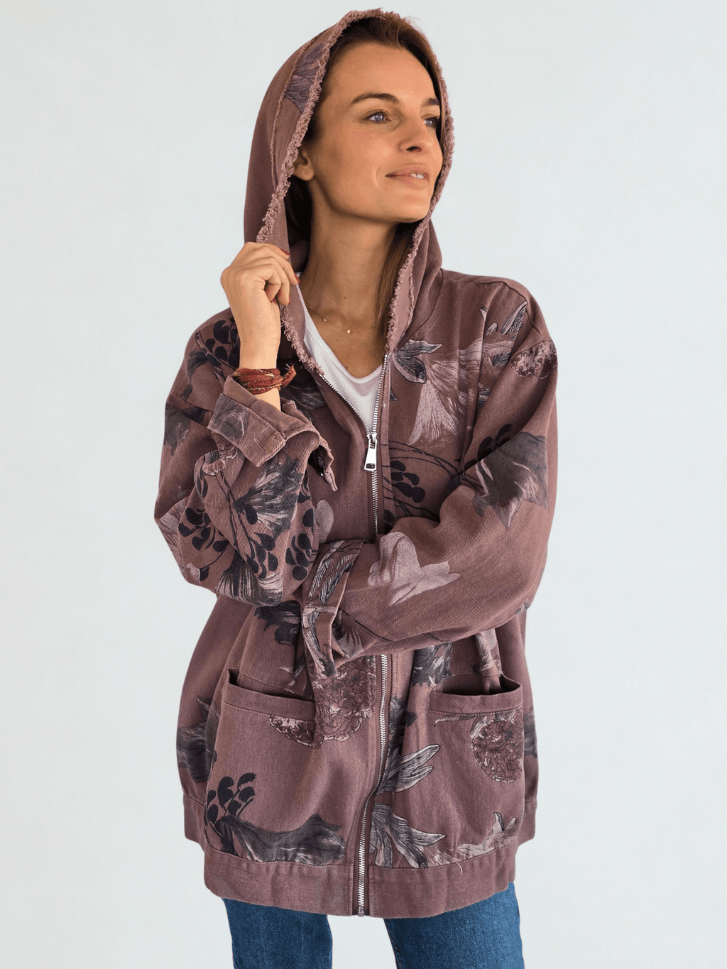 Chaqueta de Jeans Estampada, fondo Burdeo
