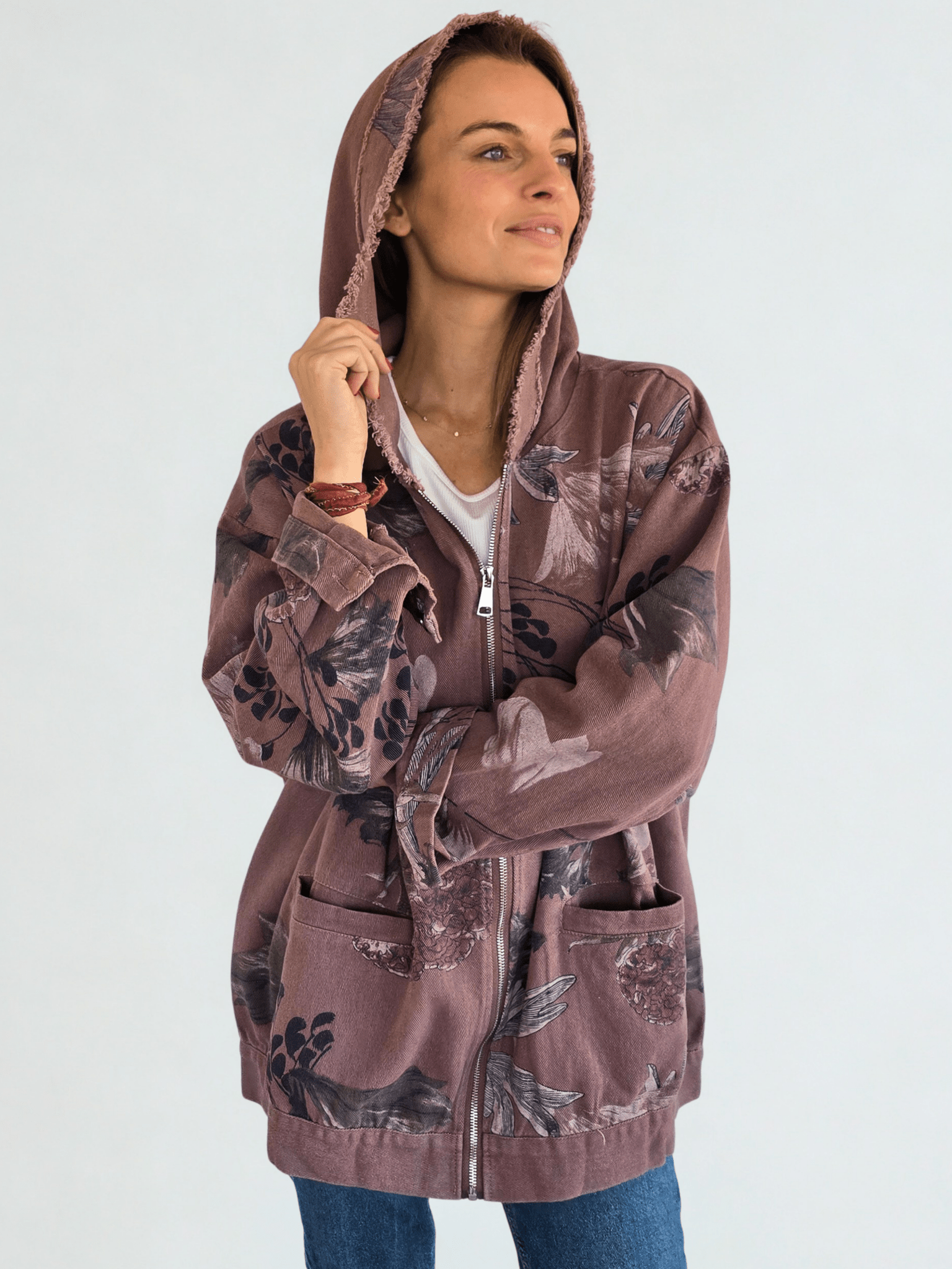 Chaqueta de Jeans Estampada, fondo Burdeo
