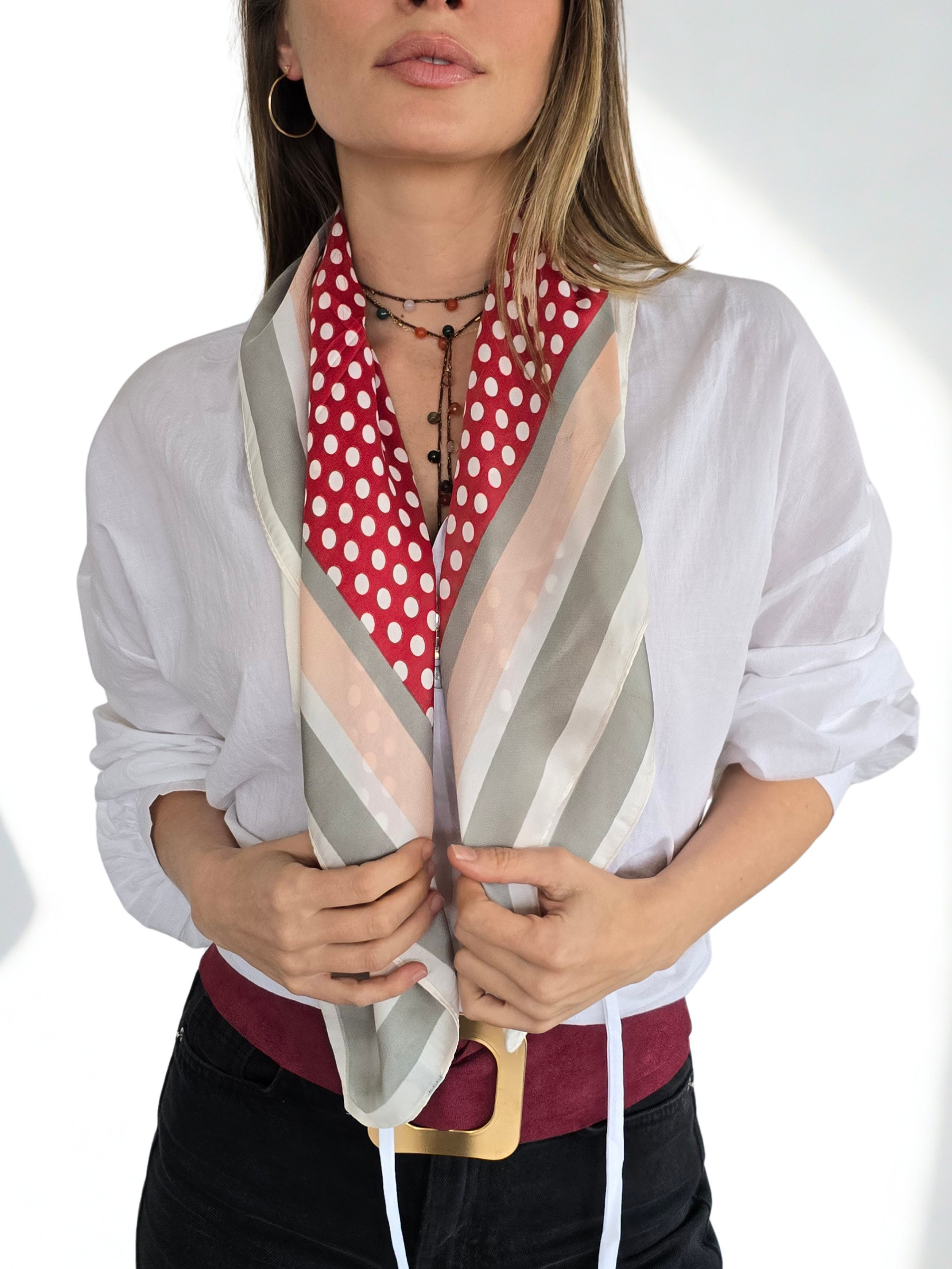 Pañuelo Estampado, con Lunares Guinda