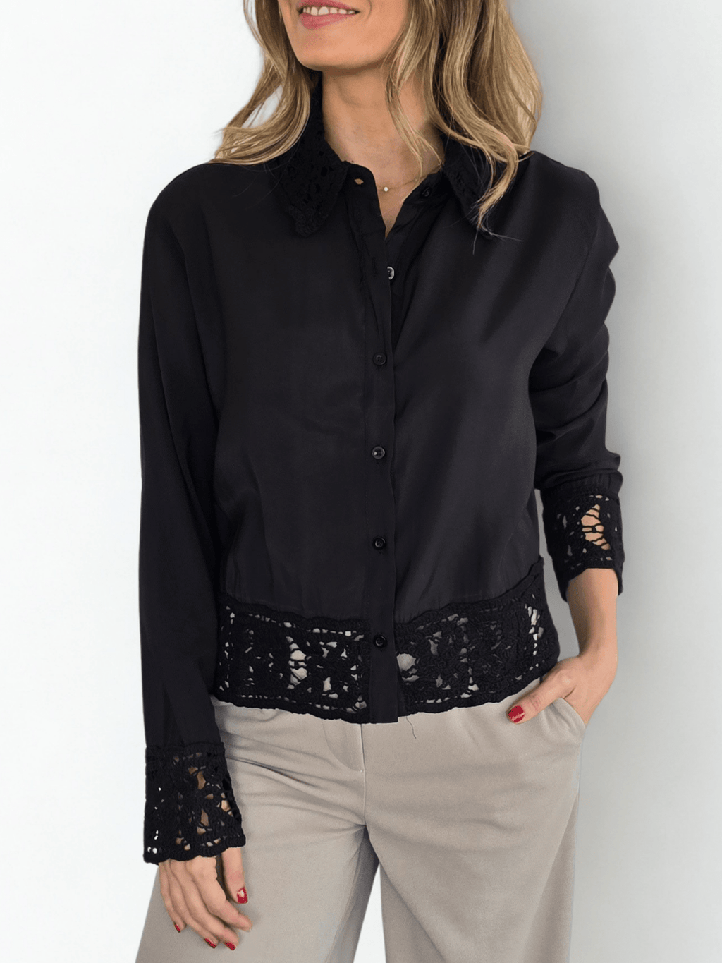 Blusa con Macramé, color Negro