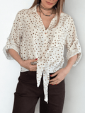 Blusa Lunares escote en V, fondo Beige con Camel
